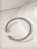 Pulseira de punho aberto trançada, apresentando uma textura luxuosa e um design torcido em forma de C, fornecida diretamente pelo fabricante, um design de nicho para joias transfronteiriças