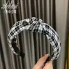 Tiara de celebridade da internet borda larga cruzada tecido estilo coreano simples para pressionar o cabelo acessórios de cabelo adulto 2021 nova tiara para lavar o rosto tiara