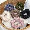 Gomas para el cabello brillantes y lustrosas estilo coreano para mujer, con un diseño plisado, material elástico que no daña el cabello y un aspecto de alta gama para coletas.