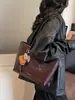 Bolso de mano retro de alta gama, un bolso de hombro elegante y moderno con gran capacidad, perfecto para la temporada otoño/invierno 2026
