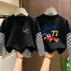 Camiseta de manga larga para niño, nuevo estilo primavera y otoño 2026, algodón puro, cuello redondo, moderna, imitación de dos piezas, top casual para niños mayores