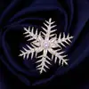 Broche Floco de Neve Cravejado com Zircônia de Luxo Leve e de Alta Qualidade, Sofisticado e Requintado, Acessório Versátil para Terno e Casaco, Broche Pin Atacado