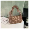Nova bolsa tiracolo de veludo com laço e formato de coração estilo coreano 2026, bolsa de ombro moderna para mulheres, bolsa quadrada versátil e chique