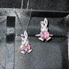 Pendientes pequeños y bonitos de conejo con microincrustaciones de diamantes, imitación natural, colgante rosa Argyle, bonito conjunto de anillo abierto de conejo.