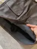 Saia curta estilo workwear retrô americano em couro PU para mulheres, nova coleção outono 2026, cintura alta, modeladora, versátil e em linha A.