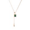 Collar de acero de titanio con colgante verde para mujer, diseño de nicho de lujo ligero, cadena de clavícula de acero de titanio resistente a la decoloración, collar ajustable