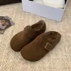 Chinelos femininos, coleção outono/inverno 2026, design totalmente fechado, com salto oculto para altura adicional, estilo slip-on, confortáveis e fáceis de usar