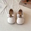Zapatos Pequeños de Cuero con Lazo para Niñas 2026 Otoño/Invierno Nuevos Zapatos Dulces de Princesa Mocasines de Suela Suave Zapatos Únicos para Actuación de Niñas