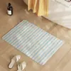 Alfombrilla de suelo de tierra de diatomeas a rayas estilo Ins para uso doméstico, alfombrilla de baño, alfombrilla antideslizante para pies, felpudo de entrada, disponible para venta al por mayor