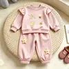 Conjunto de Primavera y Otoño para Niñas 2026 Nueva Moda Infantil Sudadera con Estrella Tridimensional y Pantalones Deportivos Lindo Cálido Conjunto de Dos Piezas Moderno