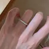 Conjunto de anillos de diseño nicho, estilo coreano, con delicados acentos de zirconia cúbica, perfecto para apilar, exuda una vibra suave y elegante, ideal para el uso diario