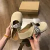 Meias-pantufas Fechadas de Couro Macio com Elevação para Mulheres, Novo Estilo Birkenstock Verão 2026, Tamancos Slip-On Super Populares, Versão Coreana