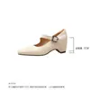 Sapatos femininos Mary Jane retrô de bico quadrado com aumento interno de altura, novo estilo 2026, sapatilhas versáteis de bico baixo para o dia a dia que são confortáveis de usar