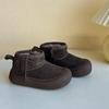 Botas de Neve Infantis 2025 Novo Estilo de Inverno Botas de Algodão Masculinas e Femininas para Bebê Botas Quentes com Forro de Lã Sapatos de Algodão Grandes Botas Curtas Engrossadas para Crianças