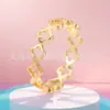 Anillo de Acero de Titanio Flor Hueca, Anillo Floral de Lujo Ligero de Moda para Viajeros, Joyería para Mujer de Acero Inoxidable Chapado en Oro de 18K