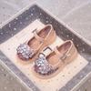 Zapatos planos para niña 2025 Verano Nuevo Estilo Pedrería Moda Zapatos de Actuación para Niños Zapatos de Cuero para Niña Nuevos de Suela Blanda
