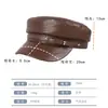 Exclusividad transfronteriza: Gorra de ala corta de cuero suave estilo retro británico con hebilla de cinturón de tapa plana para mujer, nueva moda otoño/invierno que hace que la cara se vea más pequeña, gorra de pico de pato
