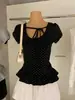 Wgwe8810 Guangzhou Shisanxing Moda Feminina Verão Novo Camiseta de Manga Curta com Bolinhas e Top com Amarração na Cintura Franzida