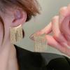 Pendientes de borla de metal con arco de aguja de plata, diseño de moda, pendientes de gran sentido, pendientes de cadena de temperamento europeo y americano, venta al por mayor para mujeres