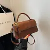 Bolso pequeño retro para mujer 2024 nuevo moda otoño e invierno bolso de hombro cruzado bolso cuadrado pequeño portátil de alta gama para mujer