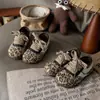 2025 Nova Moda Estampa de Leopardo Sapatos de Treino Alemães Cadarço Retro Nicho Versátil Tênis Esportivo Casual para Homens, Mulheres e Crianças