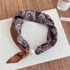 Collar con Bufanda Cuadrada de Seda Perla de Anacardo Cola de Golondrina para Mujer 2026 Nuevo Estilo Popular Bufanda Cuadrada de Gama Alta Bufanda de Cuello Versátil de Moda