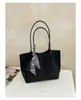 Bufanda de seda de moda retro de comercio exterior, bolso tote grande para mujer, bolso tote grande simple casual nuevo, bolso de hombro para commuting, moderno