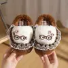 2026 Novas Pantufas de Algodão Infantis Desenho Animado Gato KT Meninas Quentes Forradas com Lã Antiderrapantes Sola Grossa Pai-Filho Casa Sapatos de Algodão