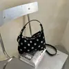 Bolso de hombro único para mujer, de lunares, moderno, 2026, forma de bollo, nicho, bolso cruzado, versátil, súper popular, novedad de verano