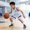 Conjunto de jersey de basquete infantil de marca OEM, tecido de malha para o verão, roupa esportiva respirável para treinamento, personalização de equipe