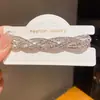 Pulsera tejida multicapa con incrustaciones de diamantes de estilo francés de lujo ligero con un diseño único, pulsera de nicho con una sensación de lujo ligero y alta gama, accesorio de mano versátil para mujer