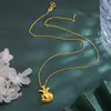 Vietnam Arena Oro Coche Flor Hueca Manzana Colgante Versátil Nicho Moda Viajero Simple Regalo de Navidad para Novia