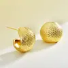 Pendientes Esféricos a Cuadros de Estilo Minimalista, Resistentes, con Textura Dorada Curva, Diseño de Nicho, Sensación de Alta Gama y Elegantes Accesorios para Orejas