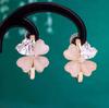 Pendientes de nicho de hierba de la suerte japoneses y coreanos, diseño único, de celebridades de Internet, pendientes clásicos de amor, pequeños y exquisitos, con hebilla de oreja pequeña y fresca.