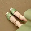 Sandalias elegantes con costuras de estilo nacional bordadas en la puntera, sandalias de tacón medio grueso 32-43 Suministro de comercio exterior del deseo de Amazon