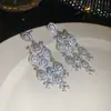 Pendientes de Flor de Piedra Preciosa y Lujosa con Zircón y Borla de Gota de Agua, Estilo Largo Elegante con un Toque de Lujo Ligero y de Alta Gama para Mujer