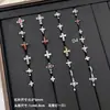 Nuevos y modernos aretes de cruz con diamantes completos Jiuhan para mujer, ear cuffs de acero de titanio de nicho, populares tachuelas de hueso de la oreja de alta gama