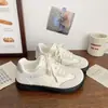 Zapatillas de entrenamiento alemanas de lunares para mujer, nueva colección primavera/otoño 2026, zapatillas blancas transpirables, zapatillas deportivas casual versátiles