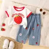 Camiseta Blanca de Verano Transfronteriza de Cuello Redondo con Estampado de Fresas y Bordado de Parche de Mezclilla, Holgada y Cómoda, Versátil, Nuevo Producto de Estilo Europeo y Americano
