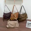 Bolso de hombro retro estilo coreano, versátil para cualquier atuendo, perfecto para otoño, con gran capacidad, elegante, casual y que irradia una sensación de alta gama.; una bolsa de almohada cruzada