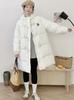 Chaqueta de plumas de moda estilo universitario para mujer, invierno 2024, nuevo estilo, con botones de cuerno pequeño, capucha, longitud media, de algodón.