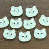 Lindo gatito colección caricatura divertido botón niños DIY pegamento de crema funda de teléfono parche zapato zueco hebilla