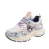 Zapatillas deportivas para niñas con suelas blandas, nueva colección primavera 2025, parte superior de malla, diseño de Kuromi, antideslizantes, modernas, para niños