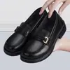 Zapatos de cuero cómodos para mujer con suela blanda, nuevos de otoño 2026, mocasines versátiles de estilo retro británico con tacón grueso, zapatos de vestir elegantes
