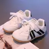 Zapatos Deportivos Infantiles 2025 Otoño Nuevos Zapatos Blancos Antideslizantes para Niños Zapatos Planos para Niñas Moda Tendencia Casual Zapatos para Correr