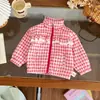 [En Stock] Cw267063 Chaqueta para Niña Primavera 2026 Nueva Cardigan a Cuadros Cortavientos Chaqueta Infantil de Dibujos Animados Moderna