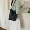 Bolso Cubo de Moda con Calados para Mujer, Nuevo Bolso de Hombro Casual Versátil de Verano 2026, Bolso de Axila de Nicho
