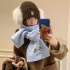 Bufanda Tejida de Peluche Bordada de Pingüino Lindo para Mujer Otoño e Invierno Estilo Coreano Cálida y Engrosada Protección para el Cuello a Prueba de Frío Bufanda para Estudiante