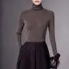 Base de punto de alta calidad, hilo Yangzi finamente hilado, 100% lana, suéter de cuello alto para mujer con silueta ajustada
