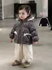 Chaqueta cálida de algodón para bebé de un año, nuevo estilo de invierno, top con capucha de estampado completo, estilo dulce para niños, chaqueta acolchada engrosada